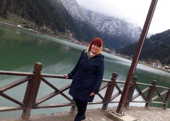 Yalnızım, Yalnız Değilim!