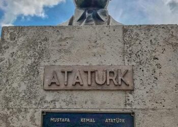 Küba’da Atatürk Anıtı