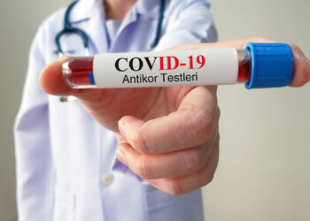 Koronavirüs Geçirip Antikor Düzeyi Yüksek Olanlar da Aşı Olmalı mı?