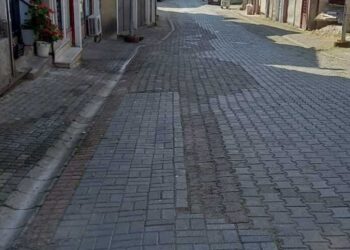 Boşluğa Bakan Pencereler