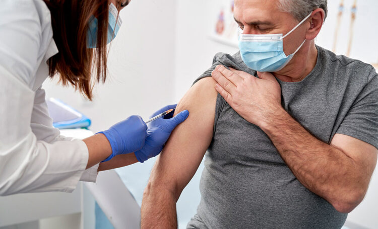 KOVİD Aşılarının Koruyuculuğunda Zamanla Dramatik Düşüşler Oldu