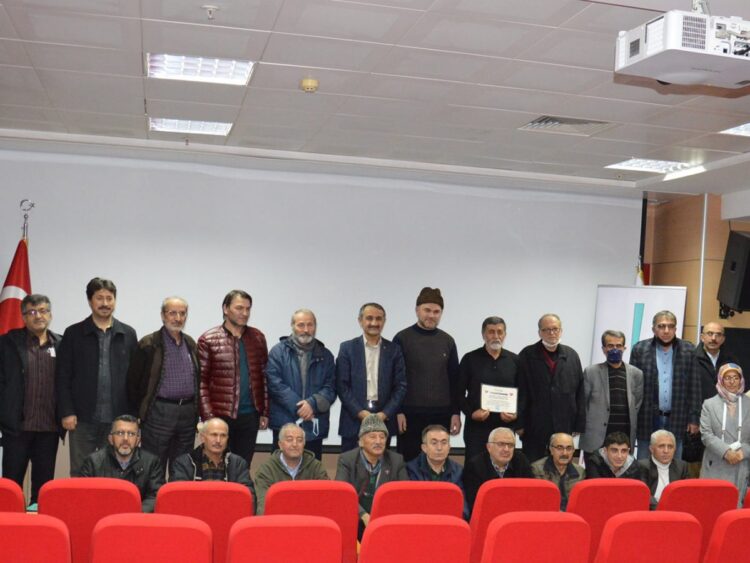 Mesnevî Market Kitaptır.