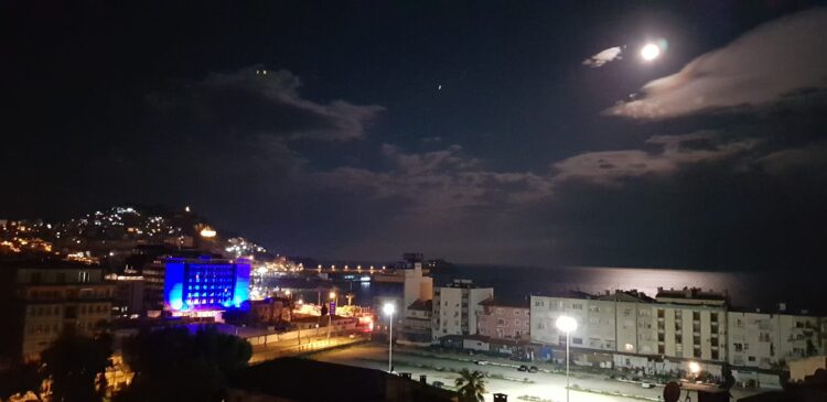 Kuşadası’nda Sabaha Doğru