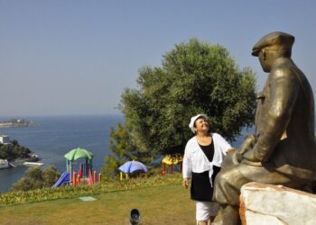 Yeşil Gözlüm Ağlama