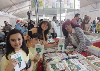 Bir Kitap Alana Bir Bileklik Hediye