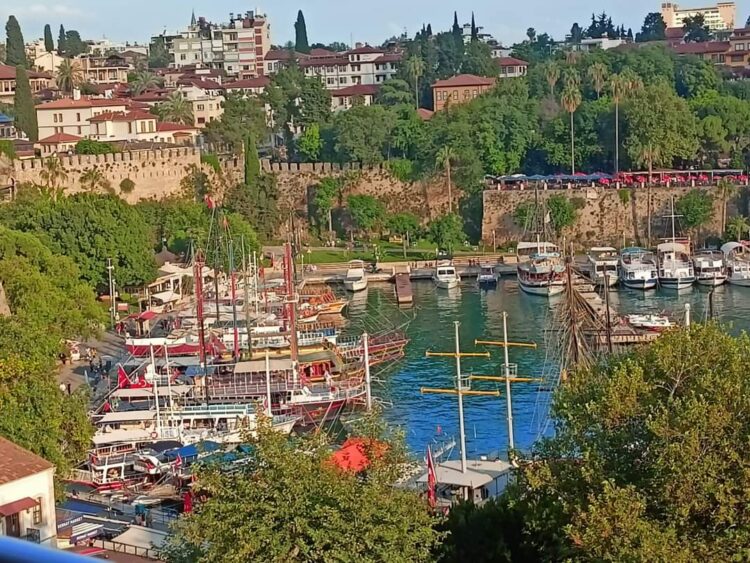 Antalya- Bir Şehir Mukayesesi