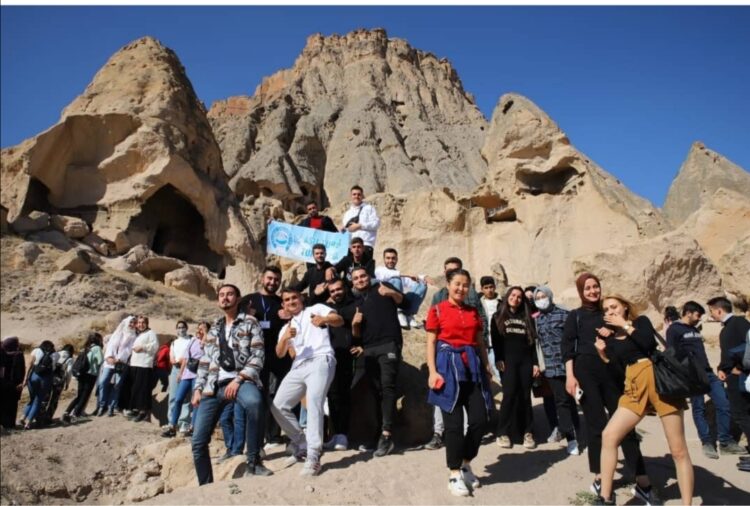 Tanışma: İnsan Üstüne