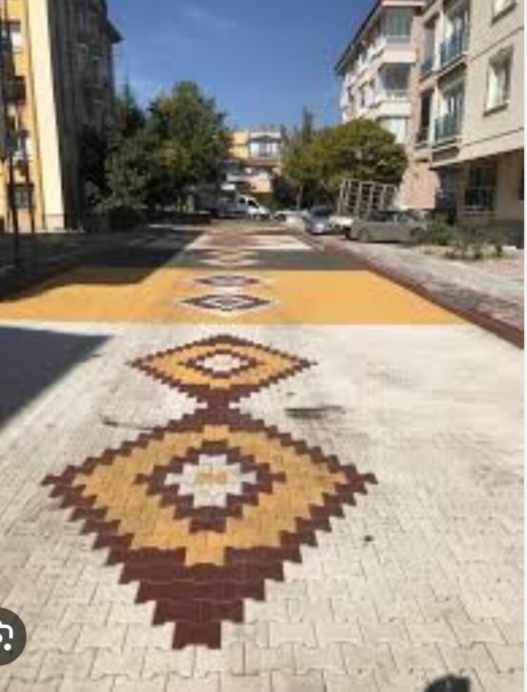 Kaldırımın Desenli Taşları