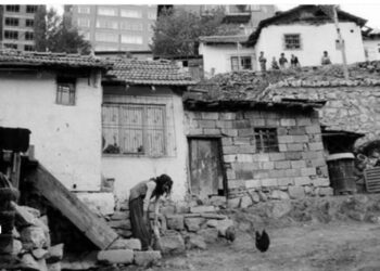 Gecekonduda Bir Yıl