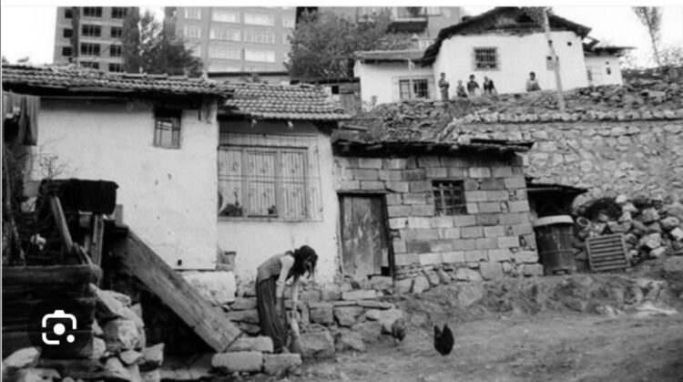 Gecekonduda Bir Yıl