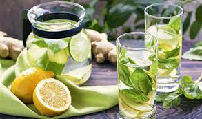 Detoks Etkisi Yok: Sıcak Su ve Limon Miti Çürütüldü