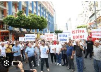Mersin’de Çarşı Esnafının İsyanı