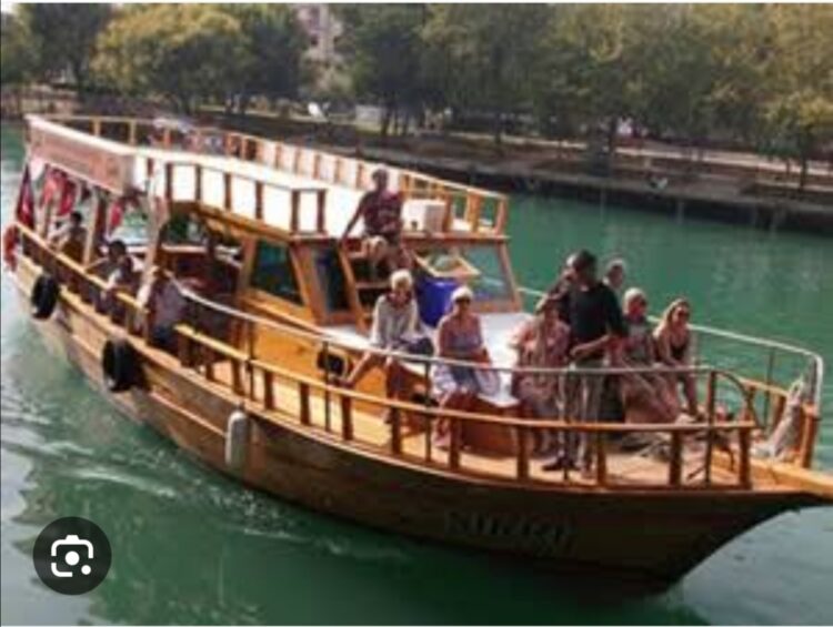 Nehirde Yolcu Taşınması