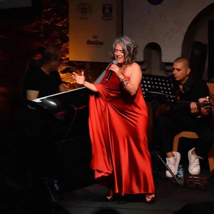 Bodrumlu Tek Kadın Sanatçı Didem Kasal