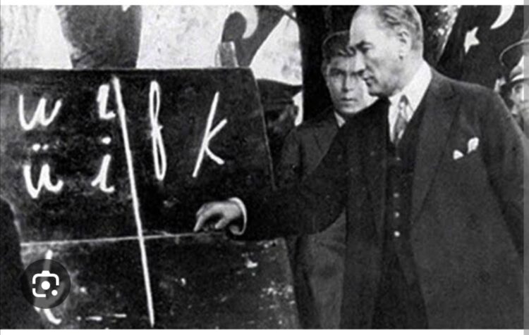 Aydınlanmanın Yolu Dilimize Sahip Çıkmaktır