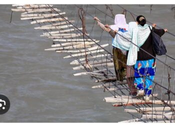 Asma Köprüden Gözü Kapalı Geçmek