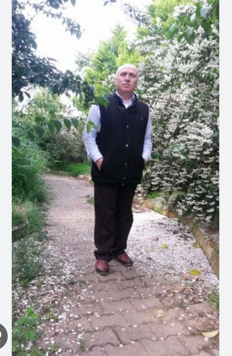 Dağlar Uzaktan Sever