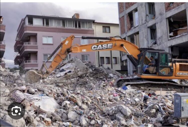 İş Makinaları Toz Duman İçinde