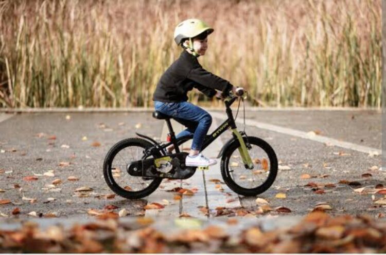 Bisikletli Çocuk