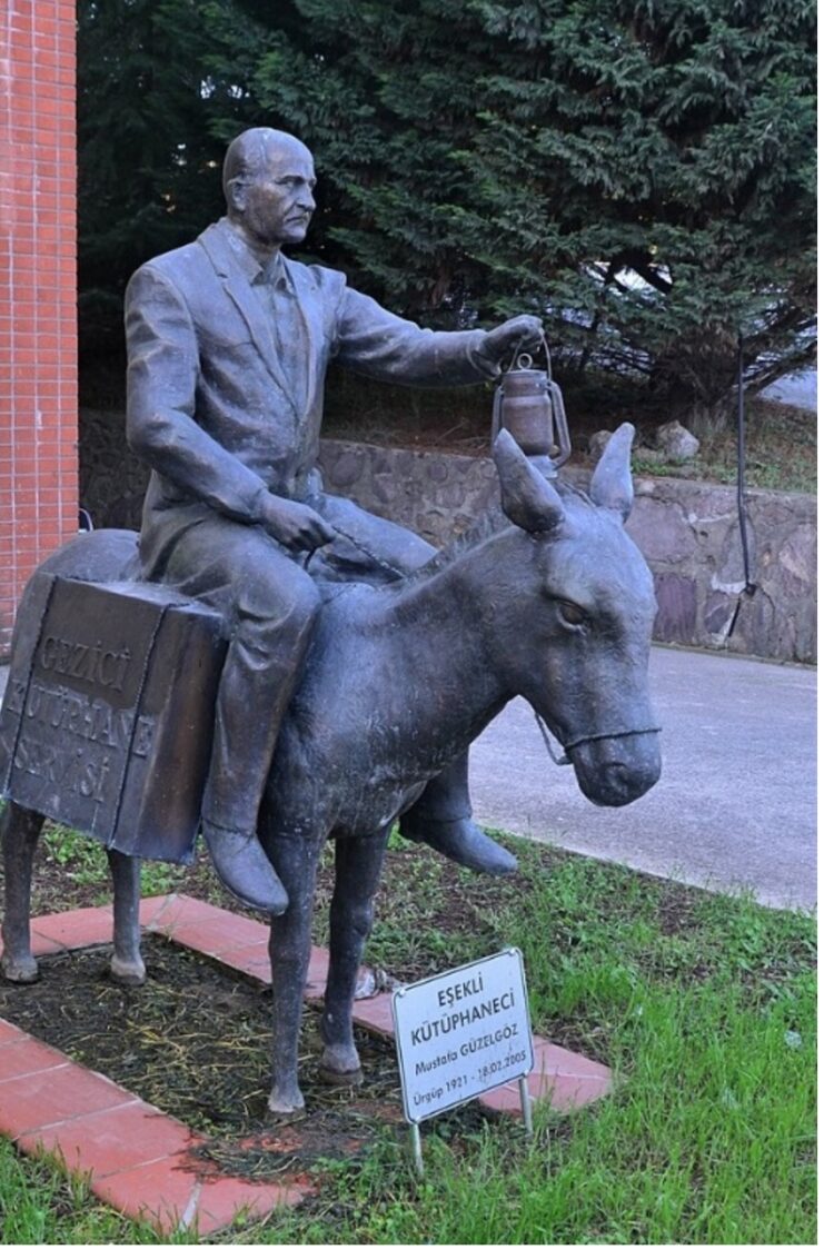 Eşekli Kütüphaneci