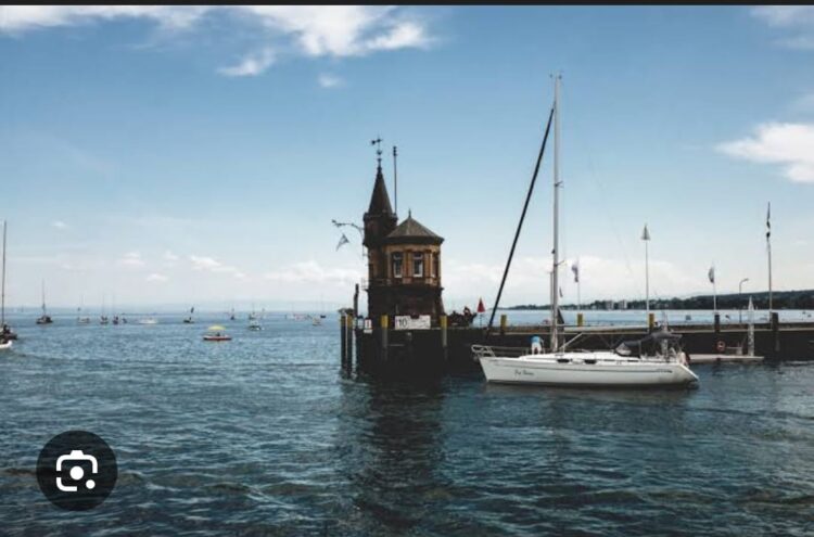 Rıhtımdaki Yelkenli