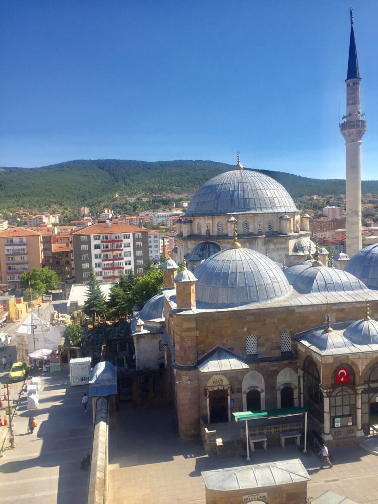 Bizim Sevdalarımız Memleket Üstünedir 