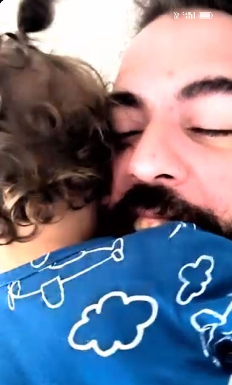 Baba, Ellerini Üzerimden Çekme