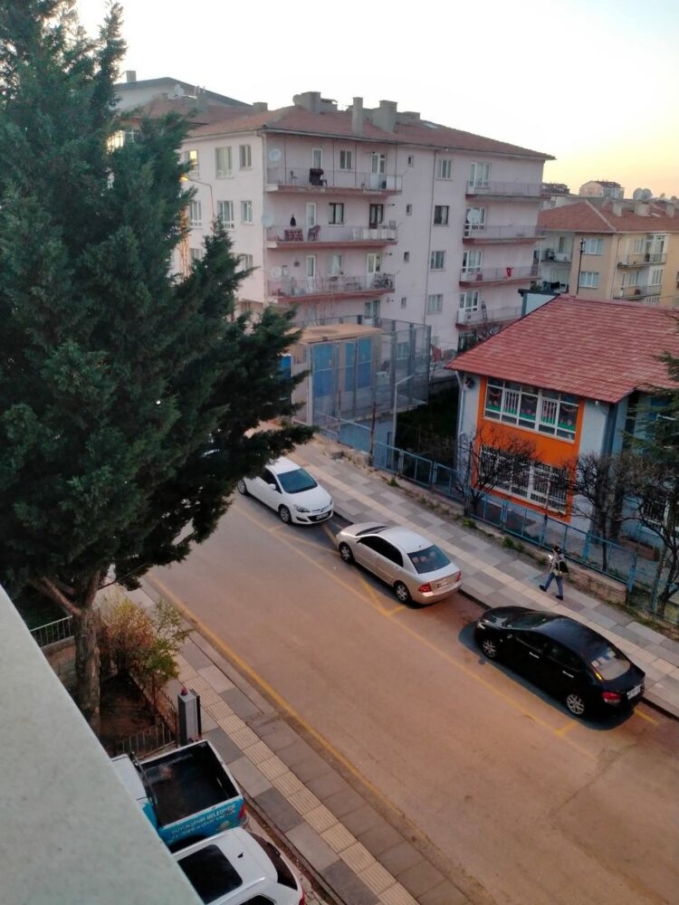 Penceremde Gün Güzelken