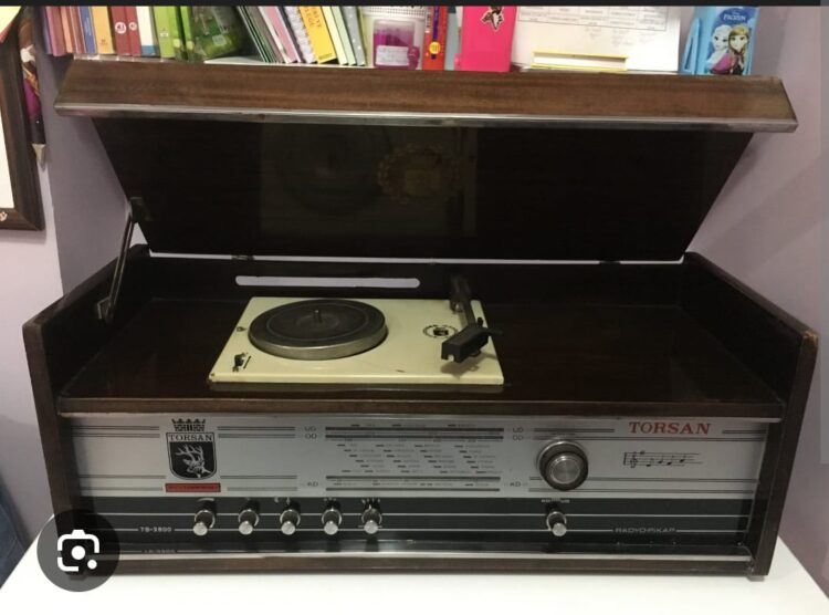 Pikaplı Radyomuz Vardı