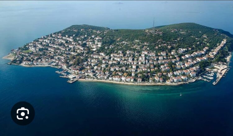 Bir Adanın Hikâyesi