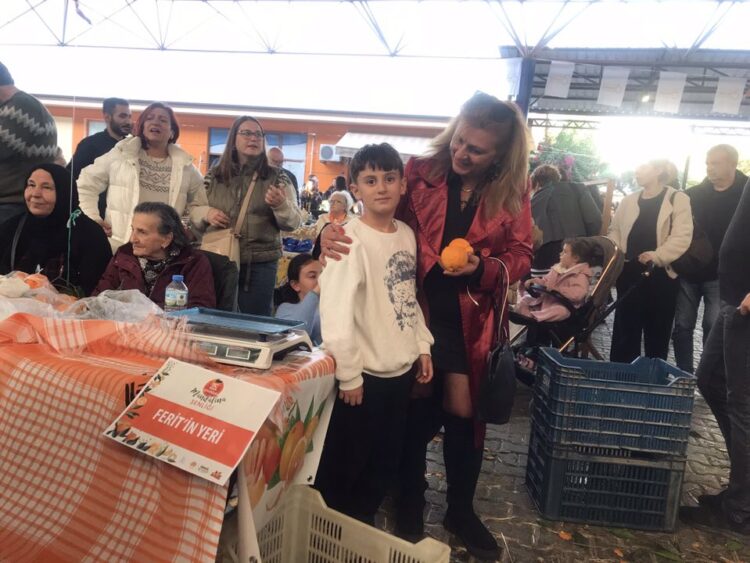 Seferihisar’ın Turuncu Şenliği Mandalina Festivali