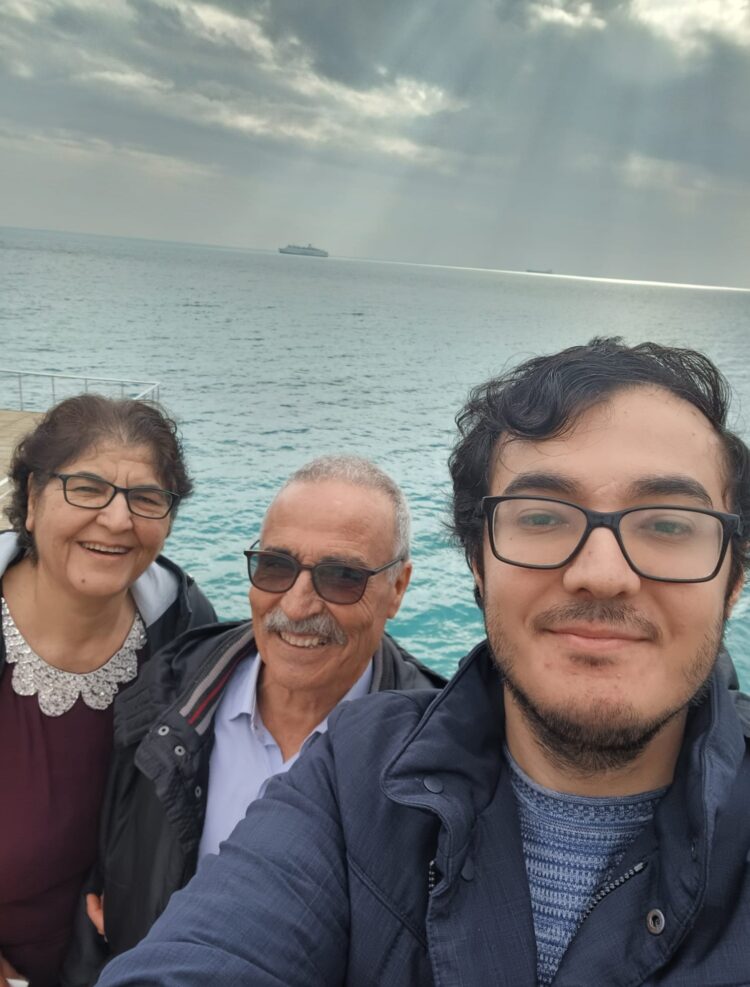 Avşar’ın Kalbine Dokunan Örnek Bir Aile Tablosu: Zeynep & Ahmet Öz