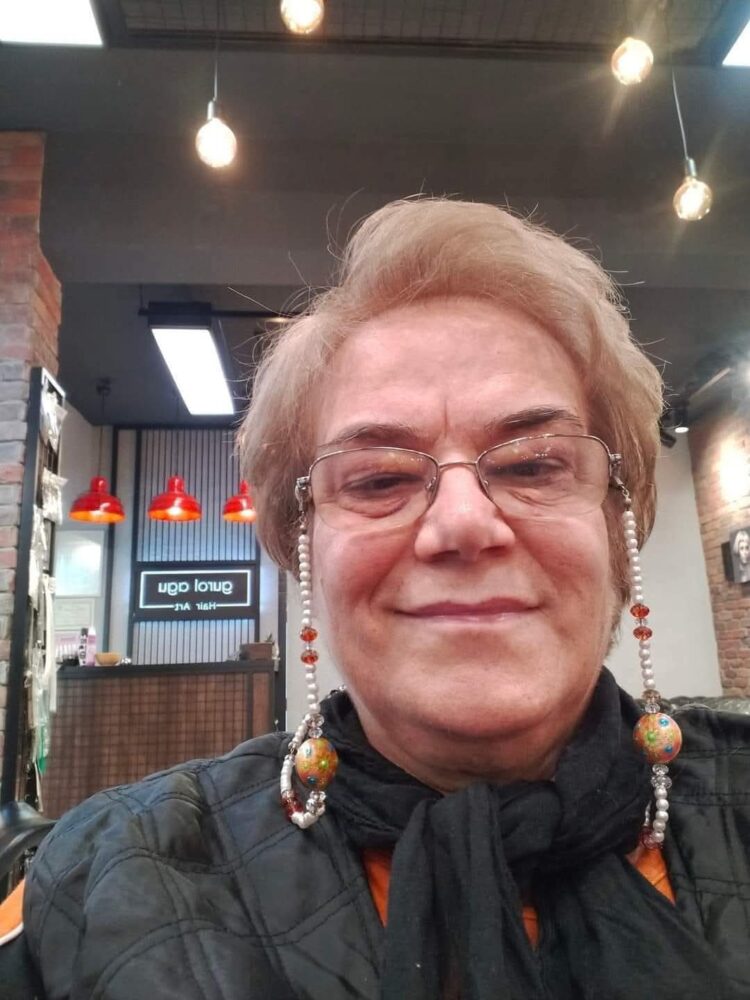 Yastık Altı