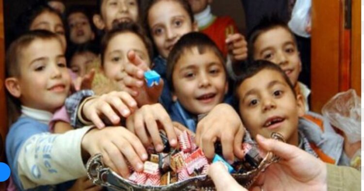 Bayram Çocuk Tebessümüdür