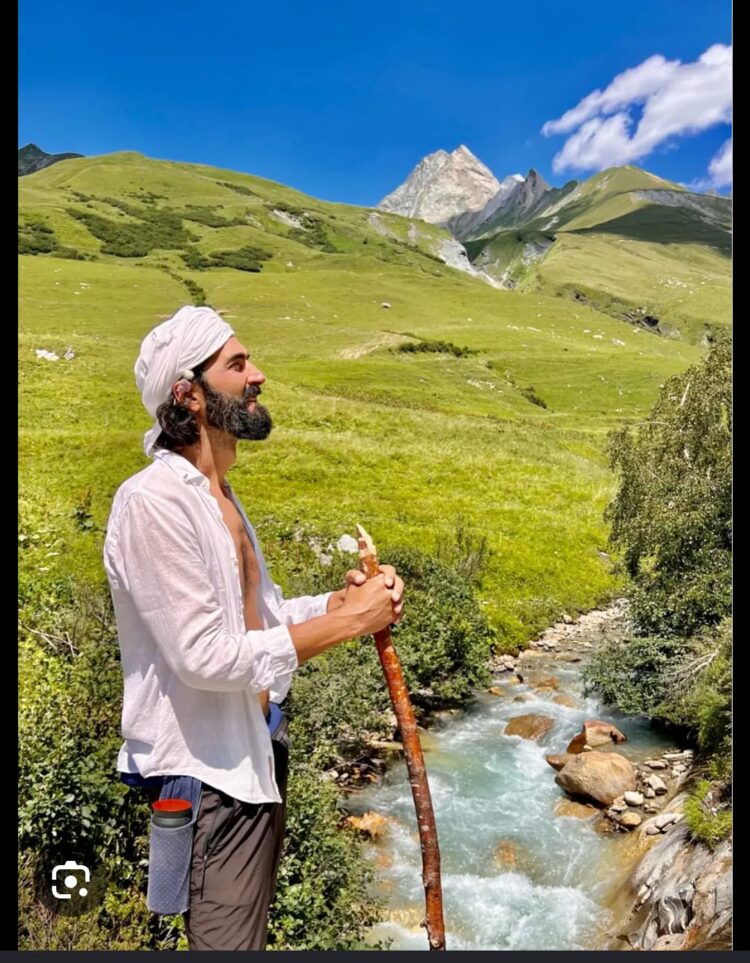 “Dağlarda Geziyorum”