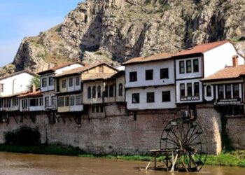 İki Bin Yıllık Evler