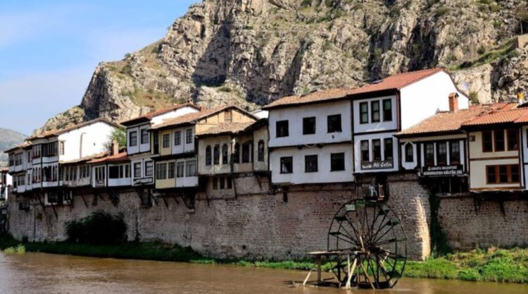 İki Bin Yıllık Evler