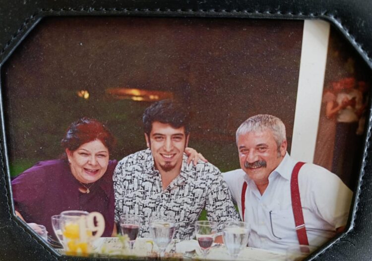 Bir Ailenin Hikâyesinde Devlet Hizmeti, Eğitim ve Emek