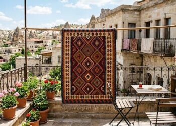 Balkonda Asılı Kilim
