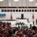 Siyasetçiler Gelir Geçer, Yaman Kalır