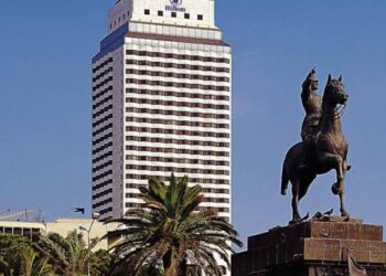 Hilton Gitsin, İzmir Büyükşehir Belediyesi Gelsin!